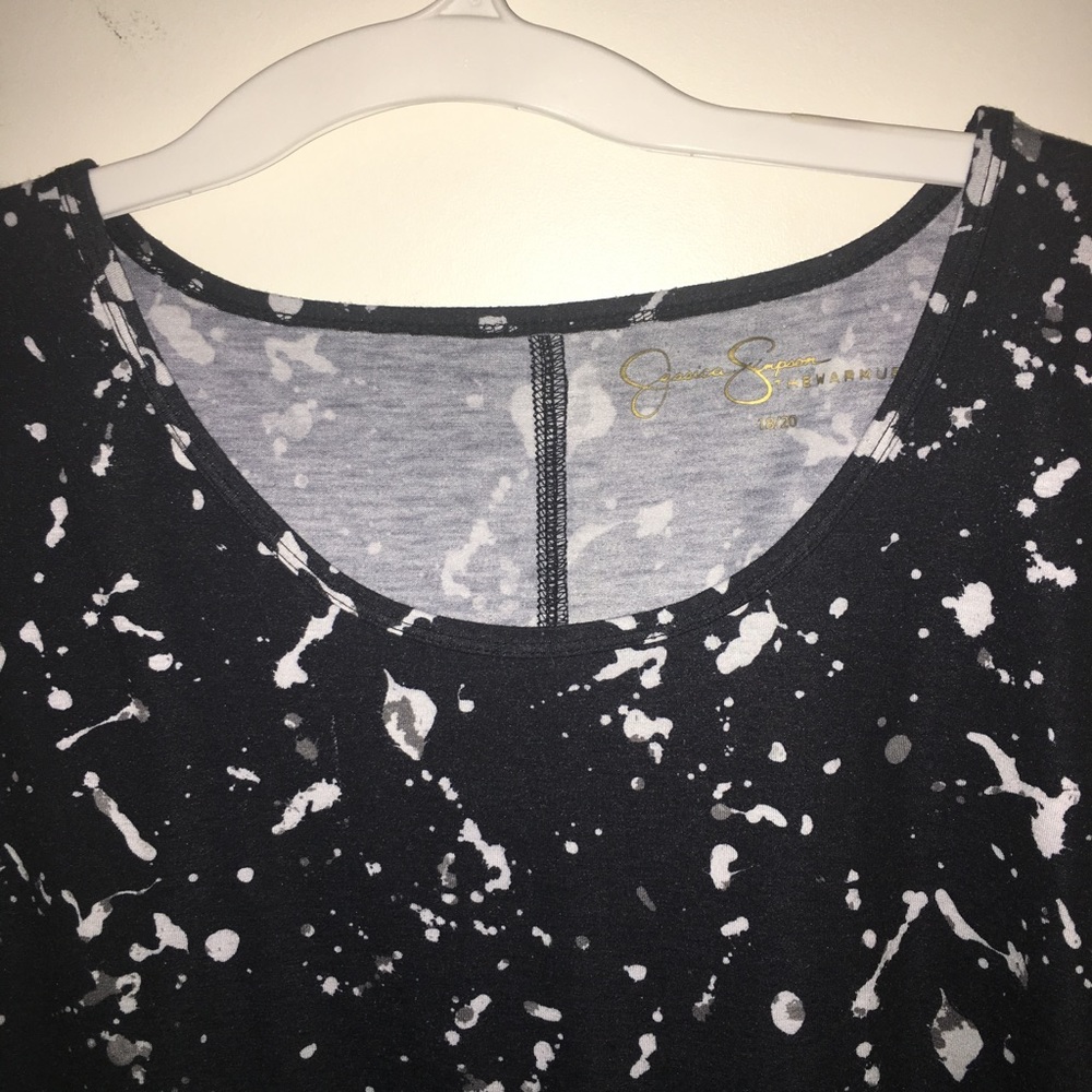 Graphic Print Work Out Tee - Picture 3 of 5